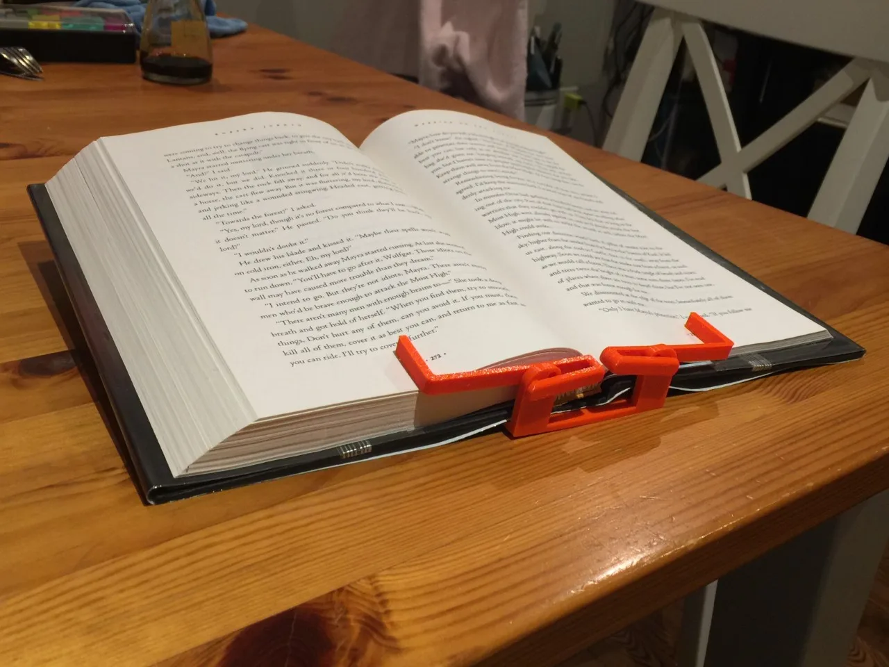 Тримач для книги